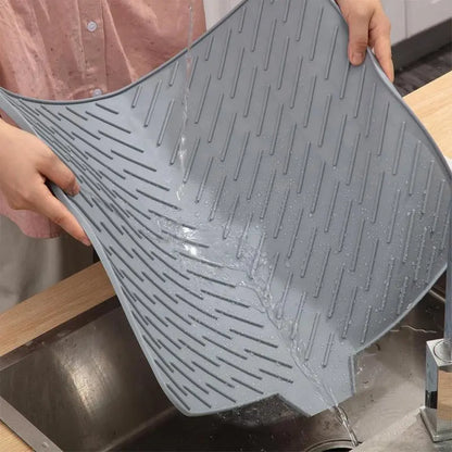 Large Silicone Dish Drying Mat – Built-in Drain Lip for Sink-Side Drainage – Heat-Resistant & Non-Slip Kitchen Countertop Organizer for Dishes